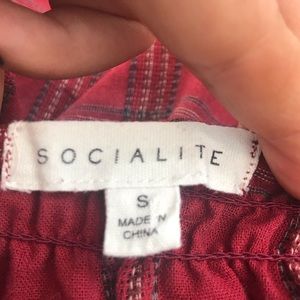 Socialite Tops - Cute off-shoulder Plaid Socialite top! Socialite Tops - Cute off-shoulder Plaid Socialite top!